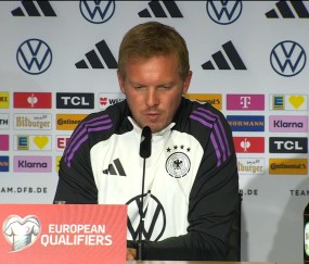 纳帅：明天比赛的阵容会有调整；我和部分球员进行了单独交流