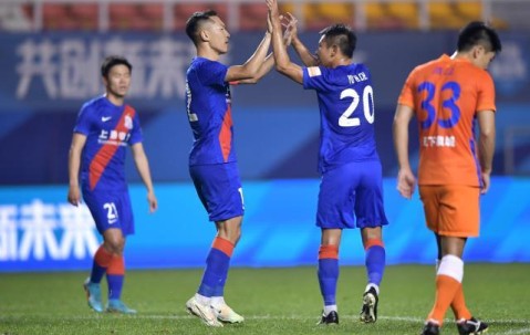 【中超】吴曦点球于汉超破门 申花主场2比1逆转泰山