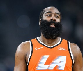 开云体育APP下载-下半场能回暖吗？哈登上半场13中3&amp;三分8中1 仅得10分4助攻